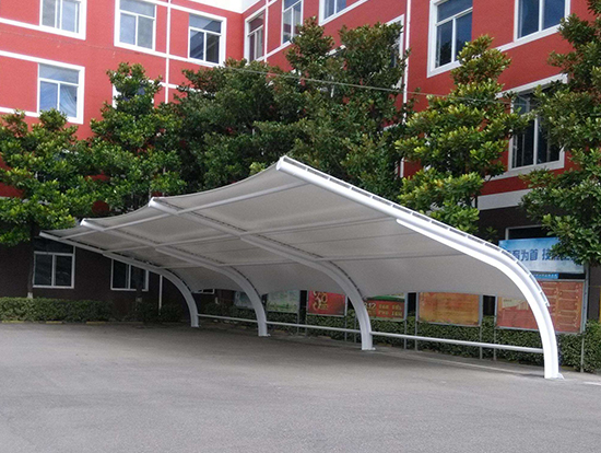 黌舍泊車棚